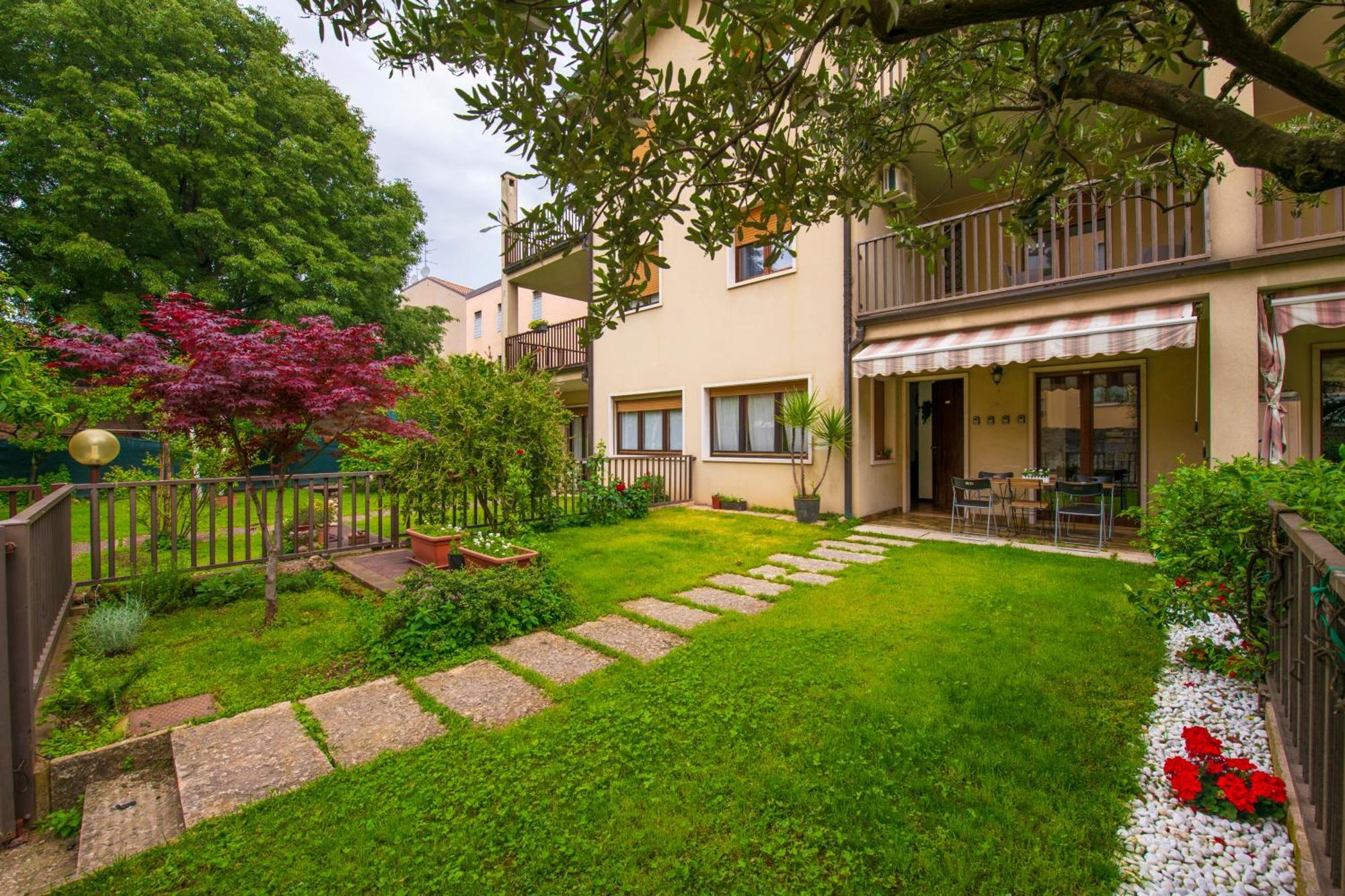 Gardenhouse - Wifi And Garden Hotel Verona Exterior photo